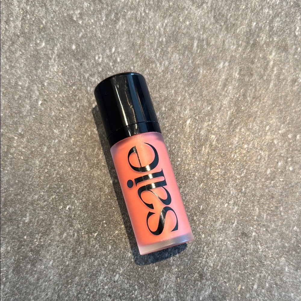 Saie Dew Blush in Poppy